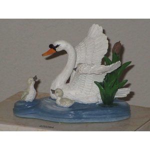 Cadona Hand Painted Resin Figurine White Swan Baby Resin Hand Painted Pre Owned